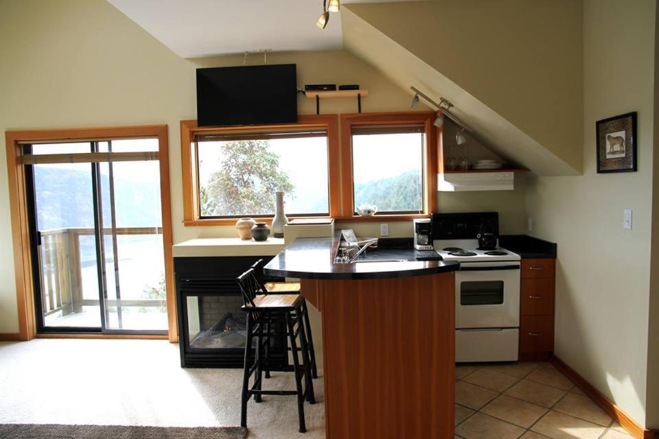 Moon Water Lodge Malahat Kültér fotó