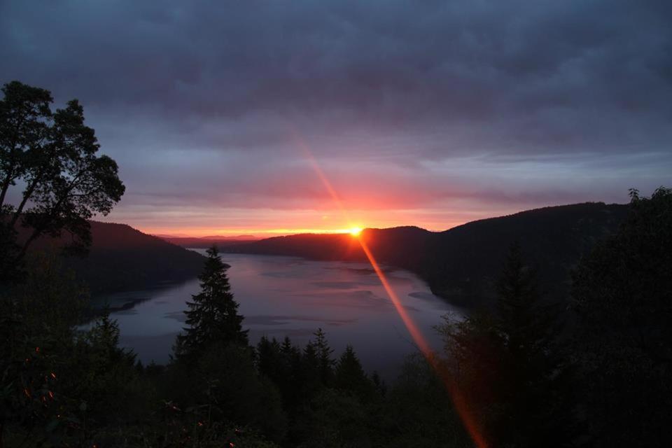 Moon Water Lodge Malahat Kültér fotó