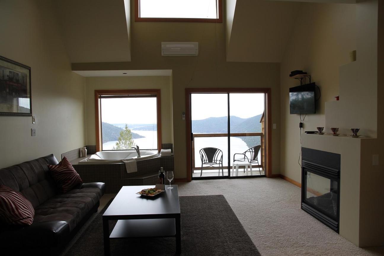 Moon Water Lodge Malahat Kültér fotó