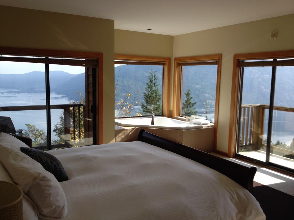 Moon Water Lodge Malahat Szoba fotó