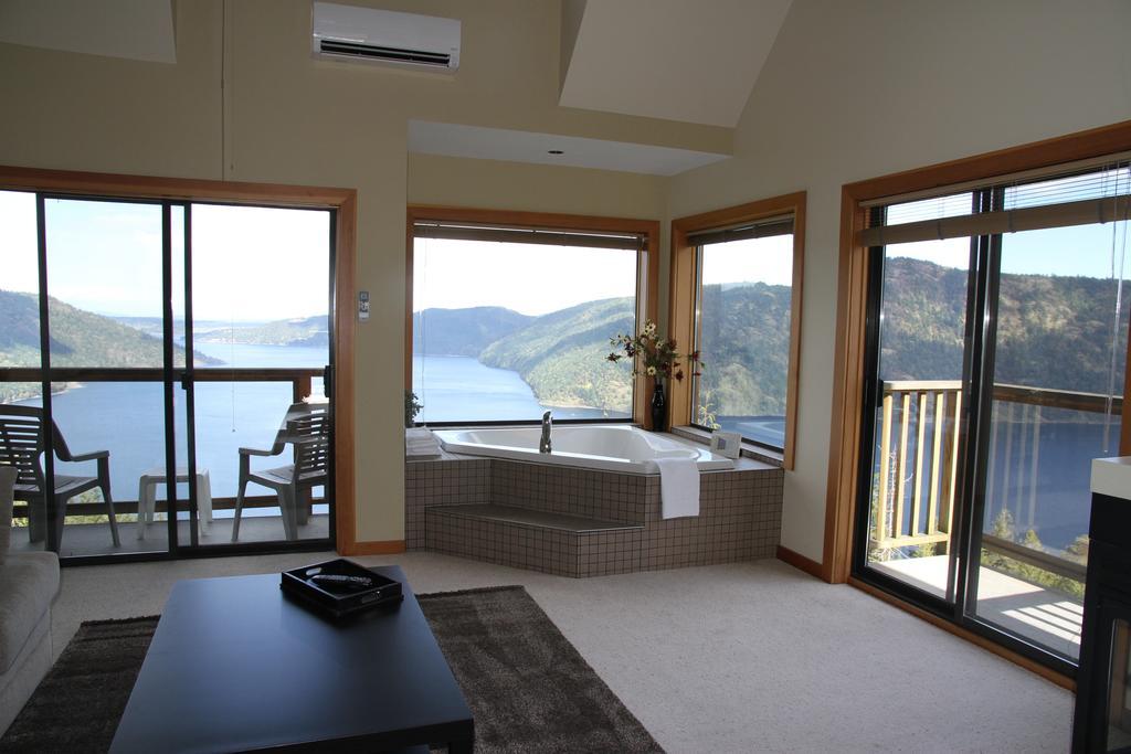 Moon Water Lodge Malahat Szoba fotó