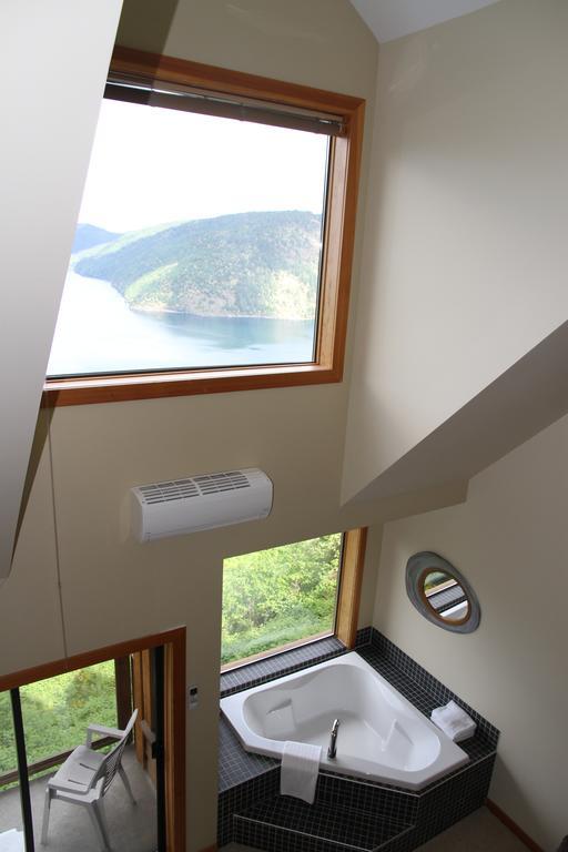 Moon Water Lodge Malahat Kültér fotó