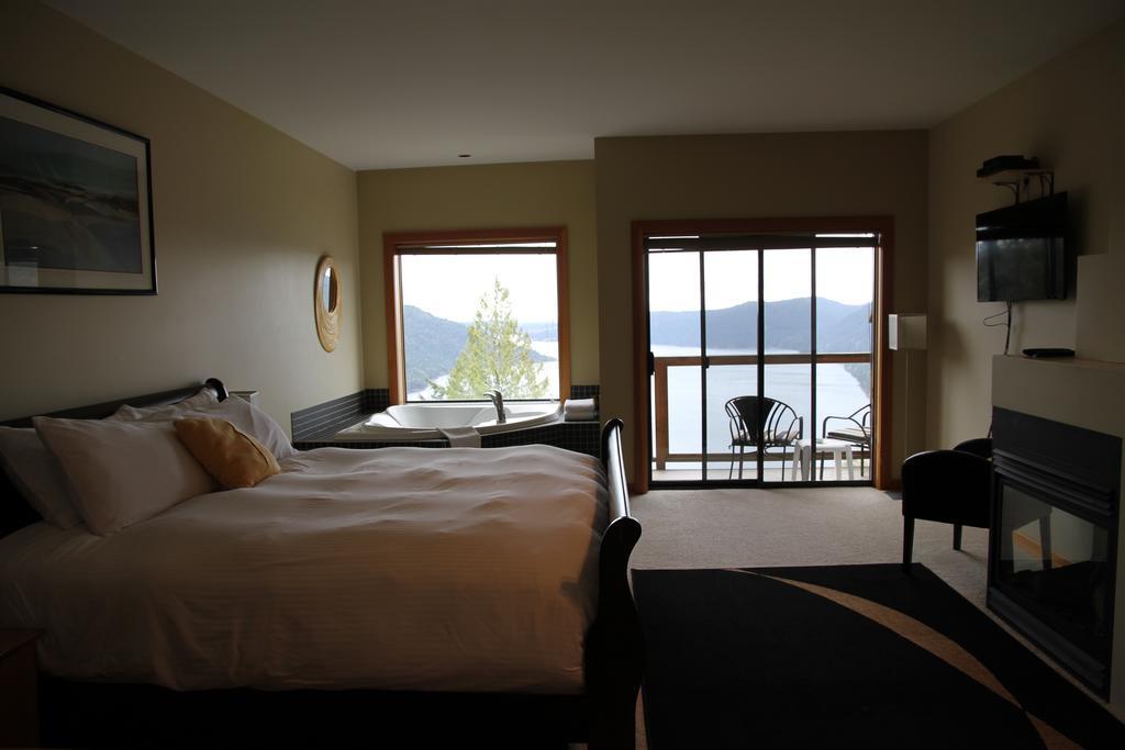 Moon Water Lodge Malahat Kültér fotó