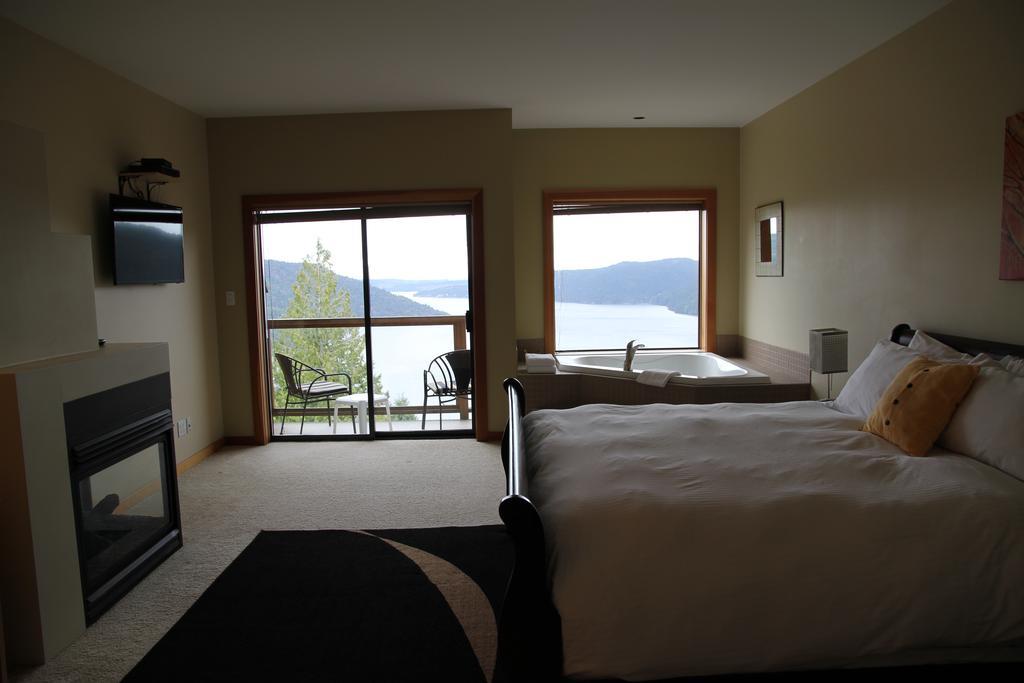 Moon Water Lodge Malahat Kültér fotó