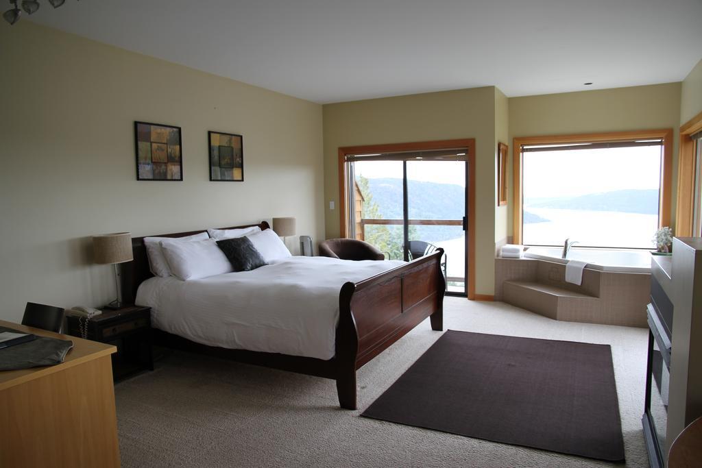 Moon Water Lodge Malahat Kültér fotó