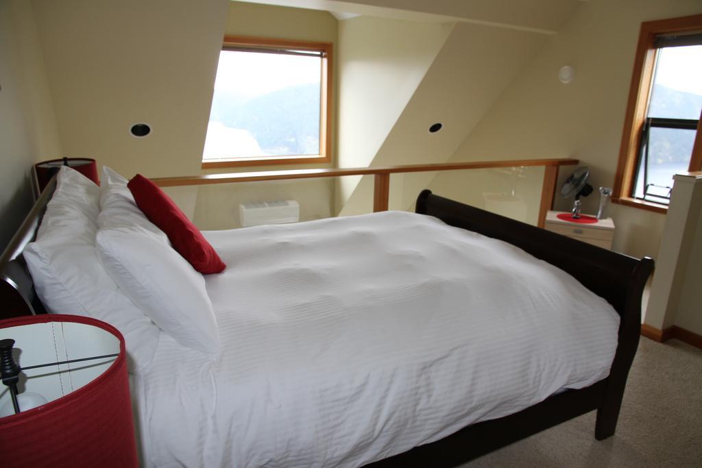 Moon Water Lodge Malahat Kültér fotó