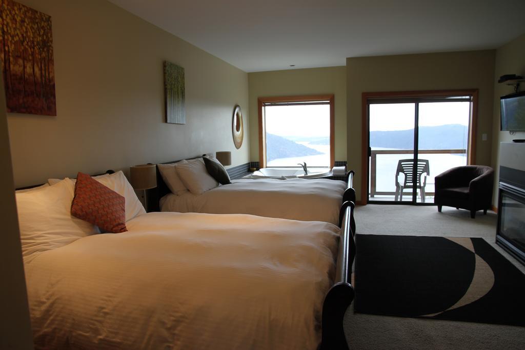 Moon Water Lodge Malahat Kültér fotó