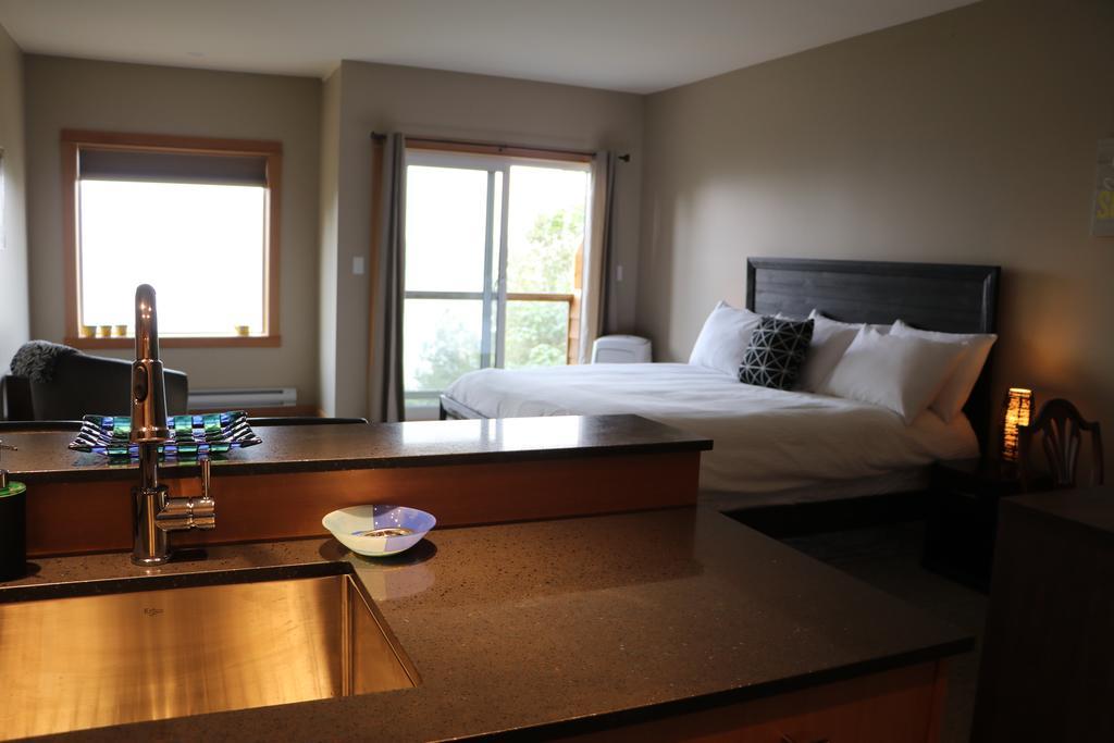 Moon Water Lodge Malahat Kültér fotó